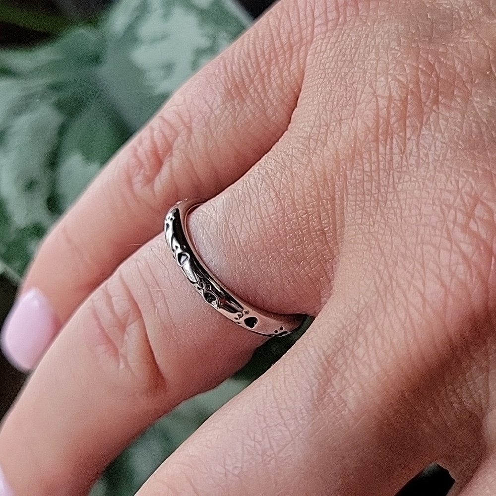 Dainty Pawprint Ring, high shine, dainty - Picture 4 of 9